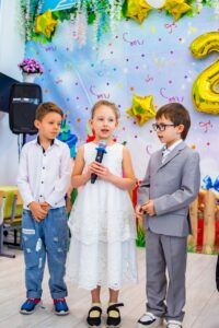 media__img